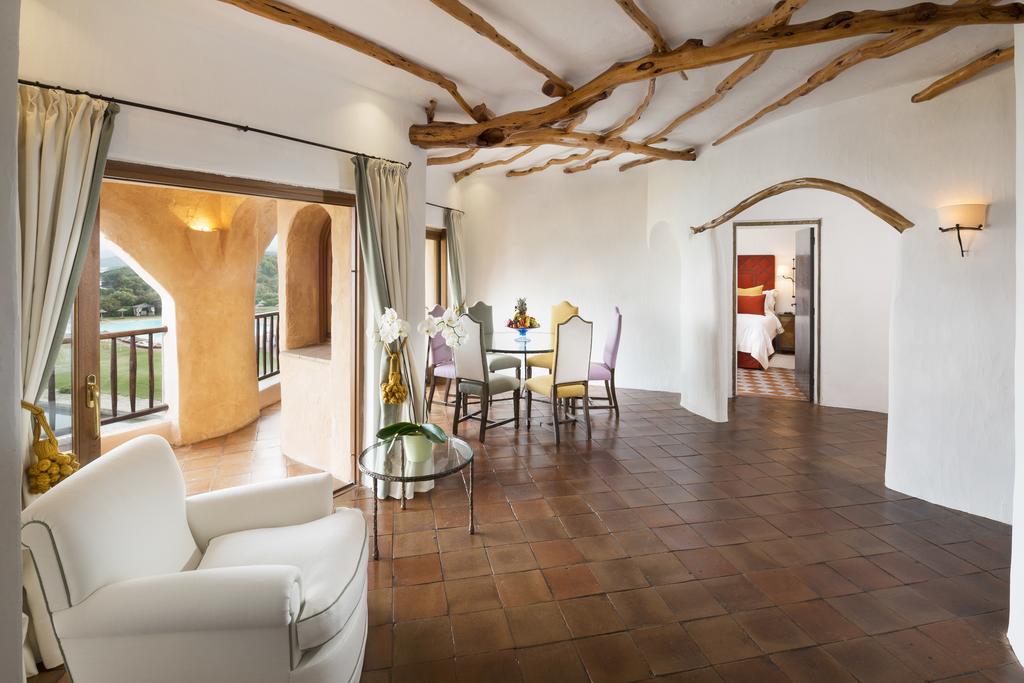 Люкс в пентхаусе - отель Cala di Volpe, Сардиния, Италия - 41 000 долларов.