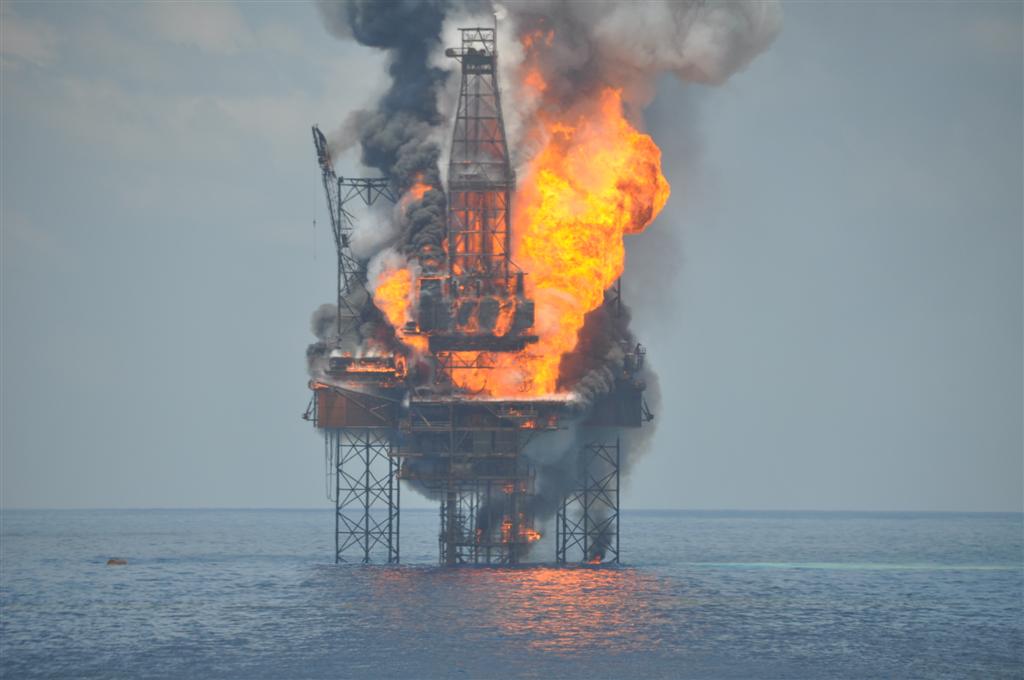 Взрыв нефтяной платформы в Мексиканском заливе (2010)