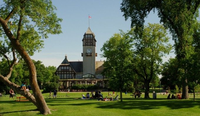 Парк асинибойн (Assiniboine Park)