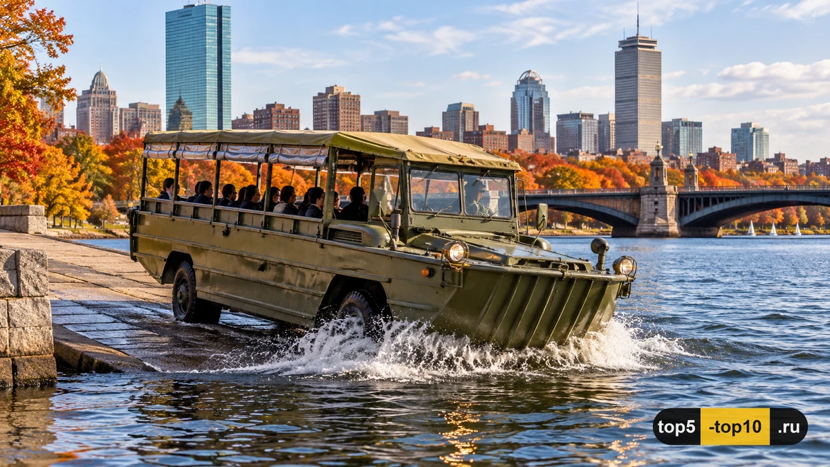 Амфибийный автобус Boston Duck Tours входит в реку Чарльз