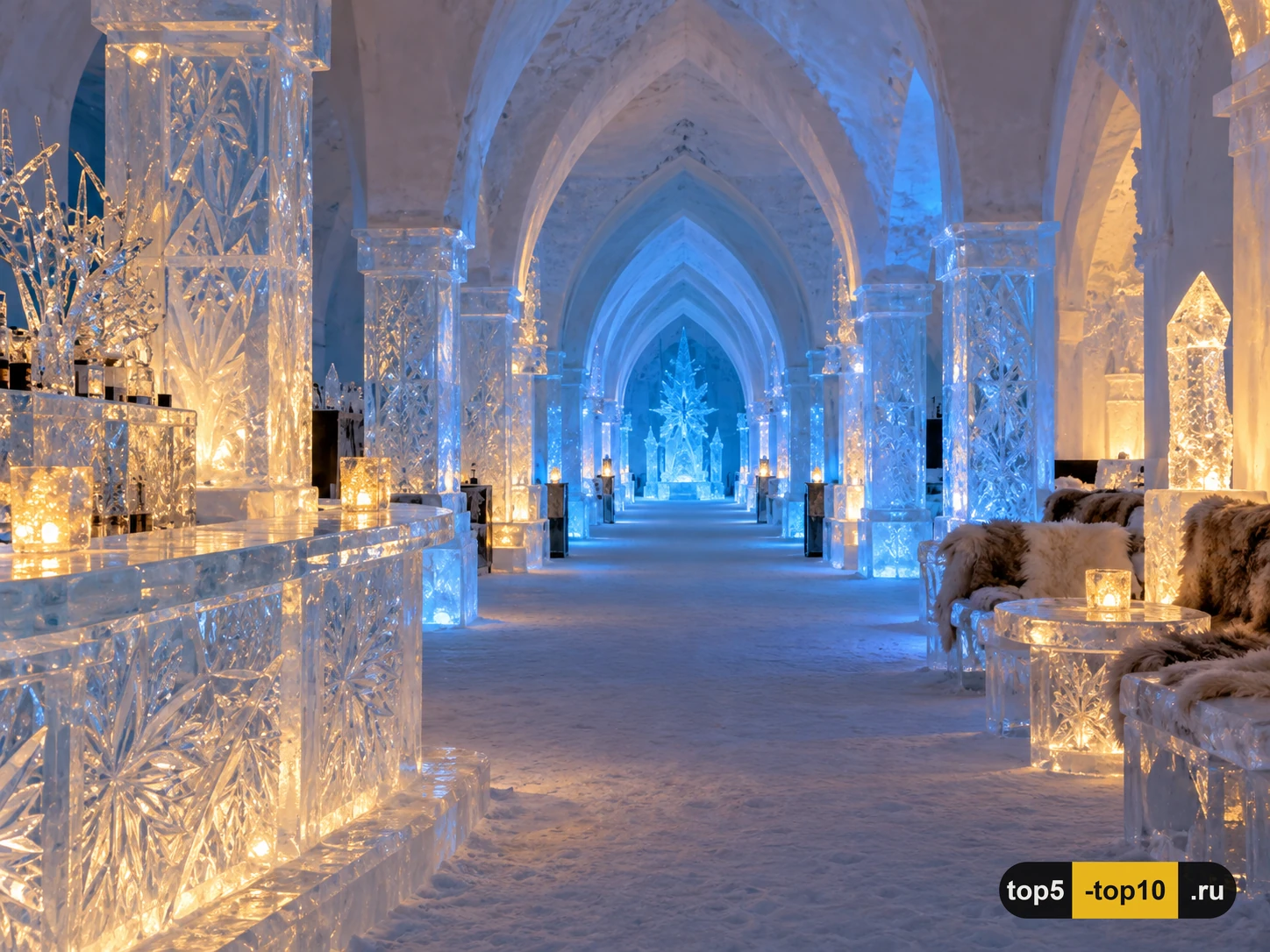 Большой зал Hôtel de Glace с массивными ледяными стенами и барельефами