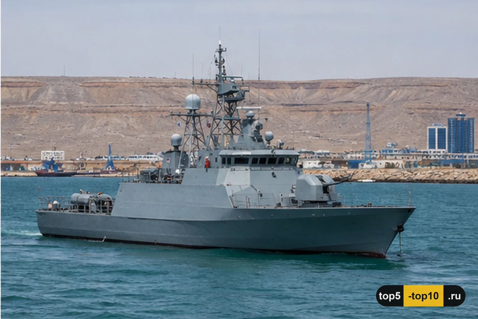 Казахстанский военный корабль в порту Актау на Каспийском море